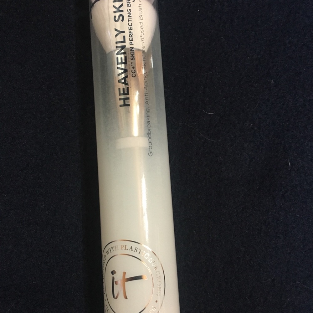 It Cosmetics Brush